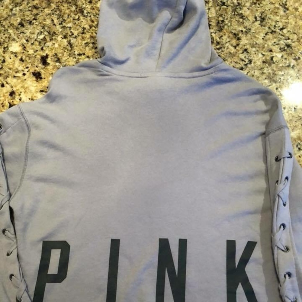 Cropped XS PINK hoodie.  EUC.  Photo is back